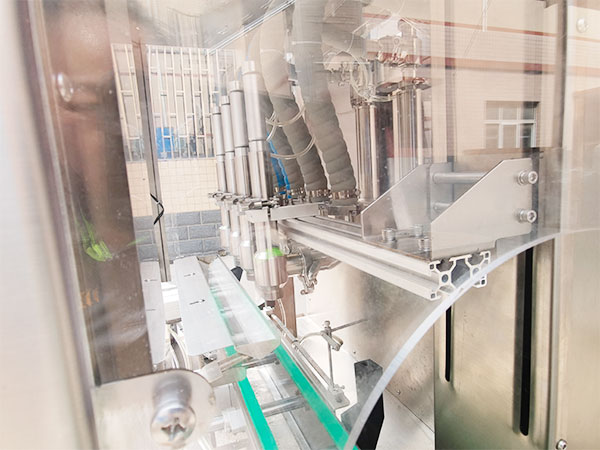 客戶廠房星火自動(dòng)裝箱機(jī)裝箱細(xì)節(jié)展示