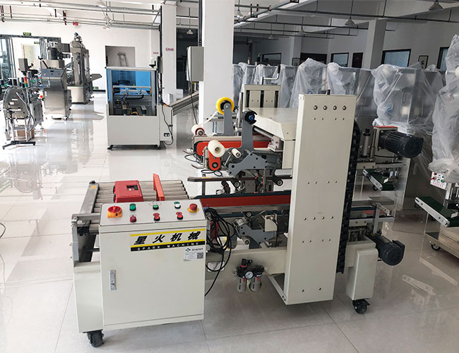 全自動裝箱機(jī)實(shí)拍圖